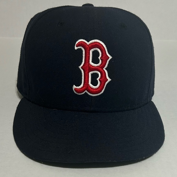 New area fitted Redsox baseball cap. - Picture 1 of 6